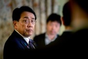 六爻免费日本贸易谈判代表赤泽亮正据悉本周考虑返回华盛顿继续谈判